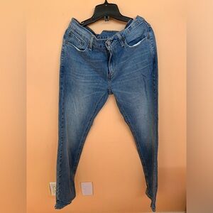 Levi’s straight cut jeans